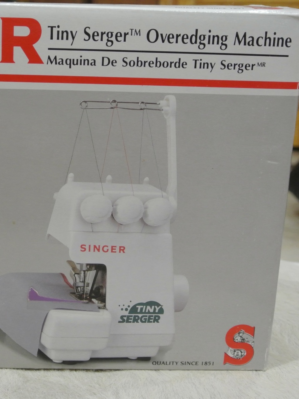 VINTAGE SINGER TINY SERGER OVEREDGING MACHINE